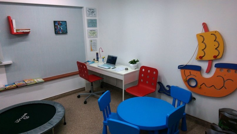 W Przedszkolu Bajeczka na Ursusie stawiamy na rozwój zmysłowy dzieci poprzez wyjątkowe doświadczenia w naszej sali integracji sensorycznej.