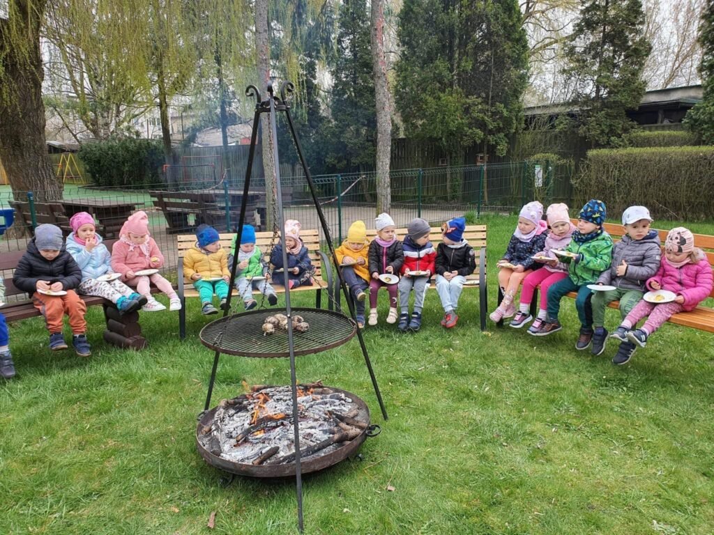 Bajeczka to więcej niż przedszkole - to miejsce, gdzie dzieci uczą się i rozwijają z miłością i troską.